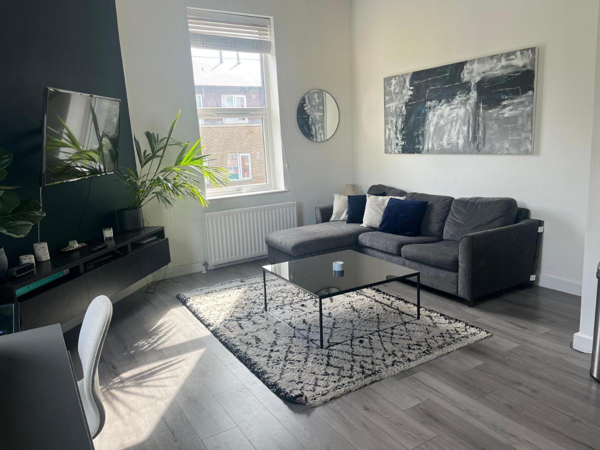 Spacious Modern 1-bed Near Victoria Park & Stadium * London